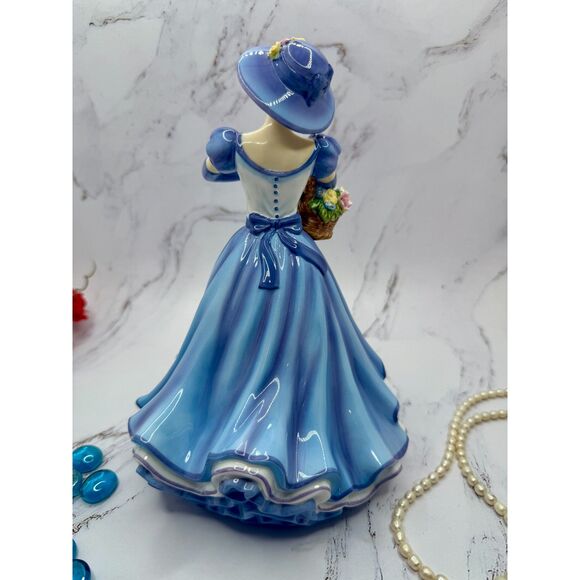 Royal Doulton Happy Birthday HN5428, 9" tall, Pretty Ladies, bone China - Picture 4 of 12